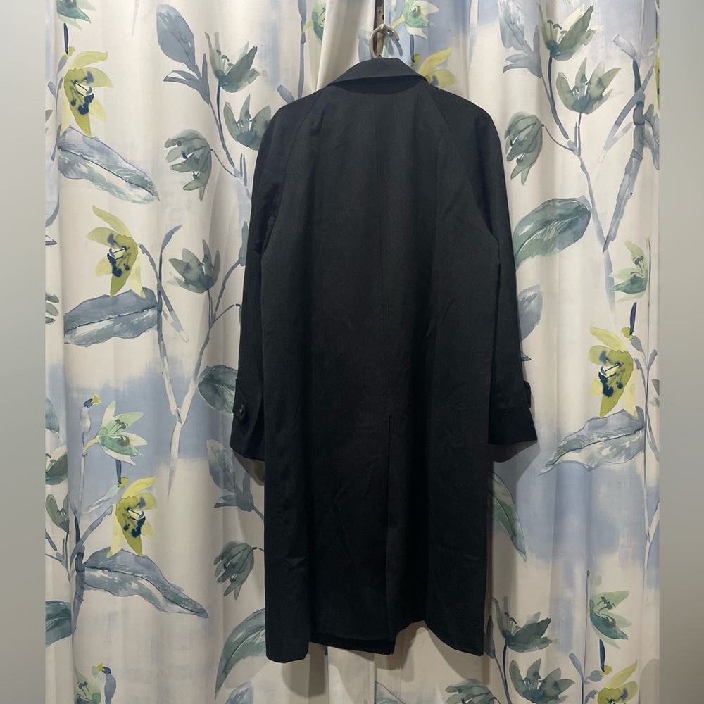 London Fog long over coat. Size large. Used. Condition 9/10 - Picture 8 of 8